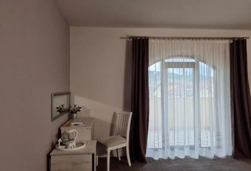 پانسیون Alba Forum