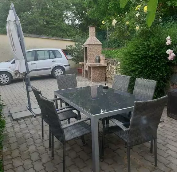 ペンション Aleksa Apartman