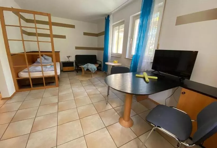 Majatalo Apartmenthaus Home24