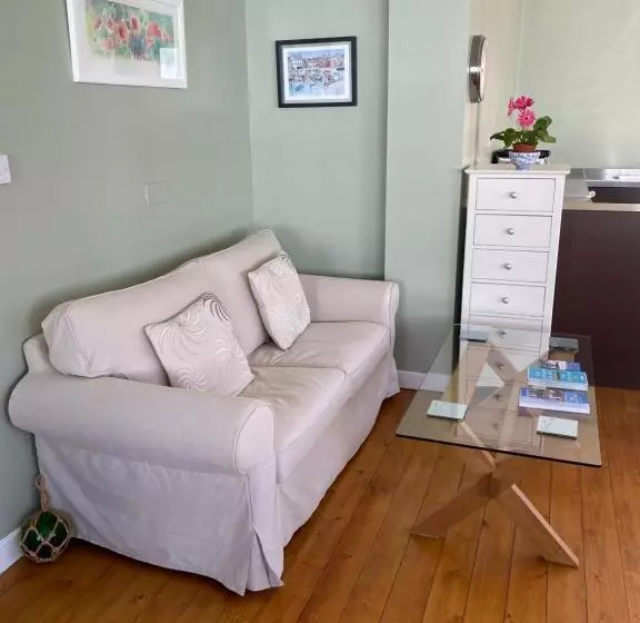ペンション Honeypot Guest House