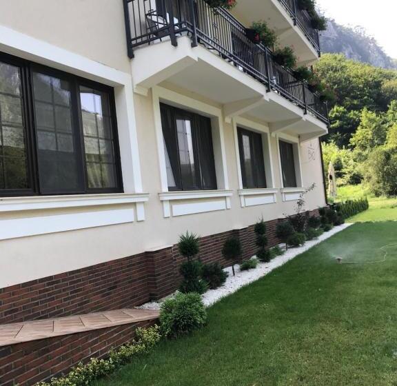 Pensiunea Dimitrios & Spa Băile Herculane Valea Cernei Terapie Spa Relaxare A Minții și A Trupul