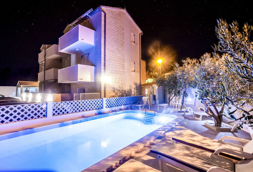 Apartments Henjak Gospojica