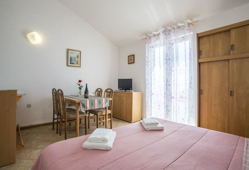 Apartments Henjak Gospojica