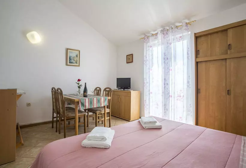 Apartments Henjak Gospojica