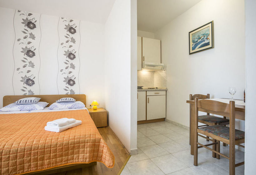 Apartments Henjak Gospojica