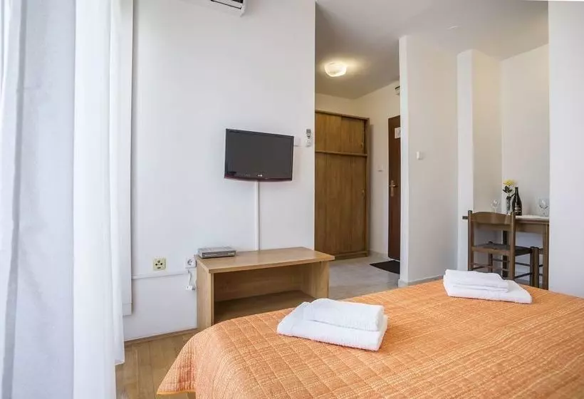 Apartments Henjak Gospojica