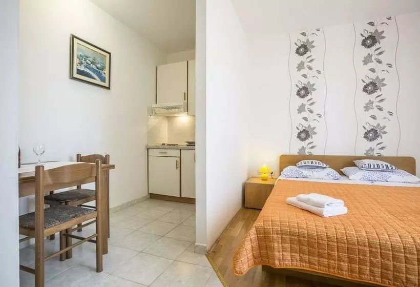 Apartments Henjak Gospojica