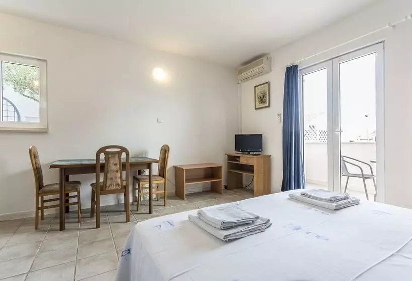 Apartments Henjak Gospojica