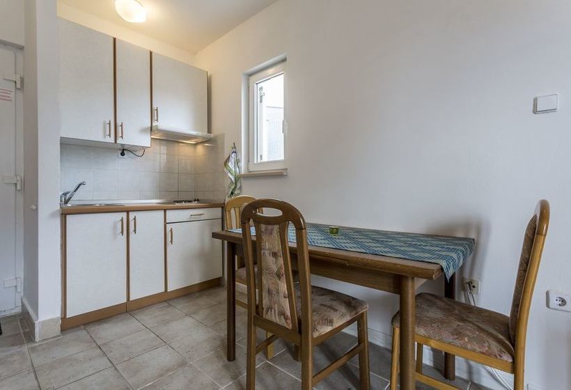 Apartments Henjak Gospojica