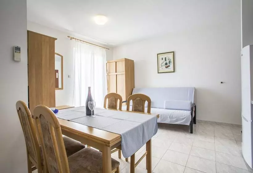 Apartments Henjak Gospojica