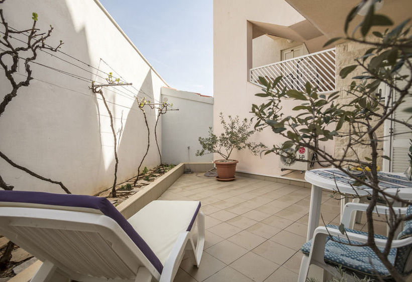 Apartments Henjak Gospojica