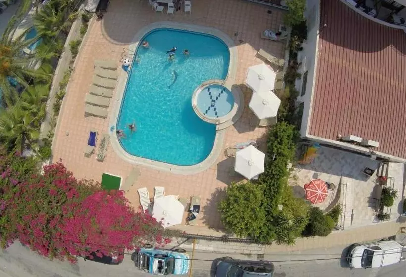 Elarin Studios & Apartments