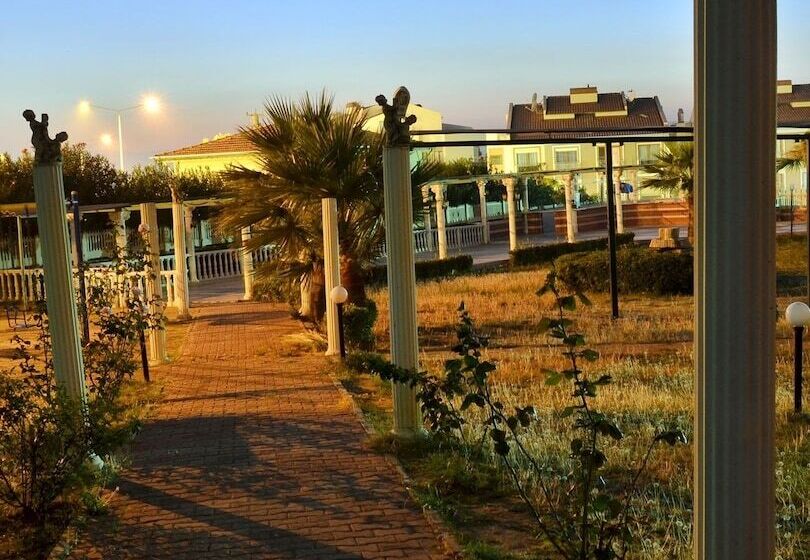 בית מלון כפרי Club Scala Nuova