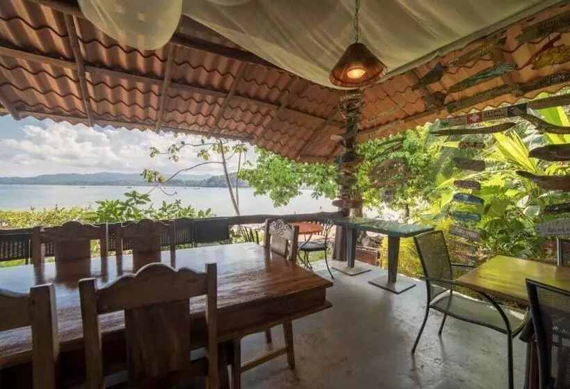 هتل Jinetes De Osa