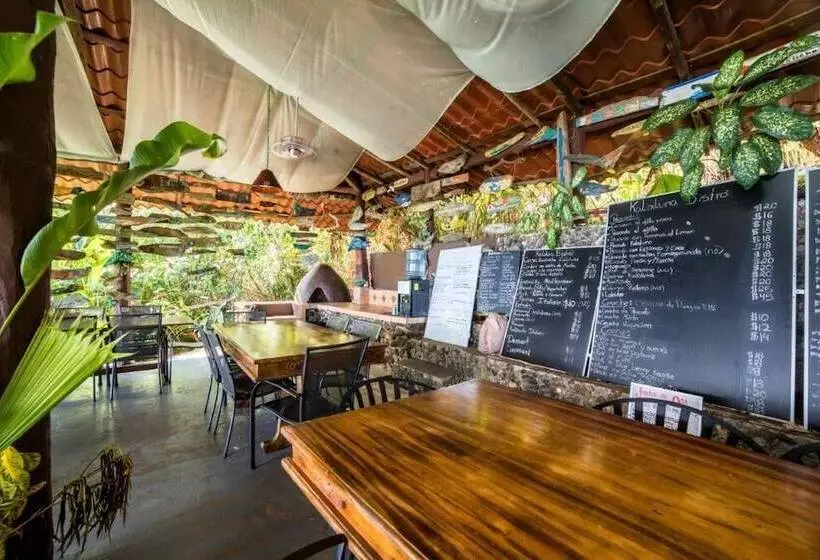 هتل Jinetes De Osa