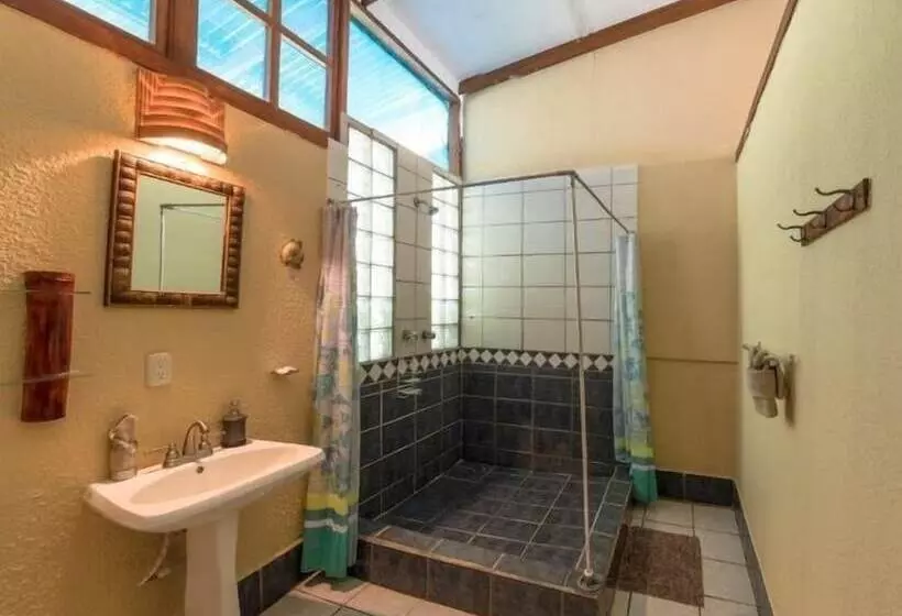 هتل Jinetes De Osa