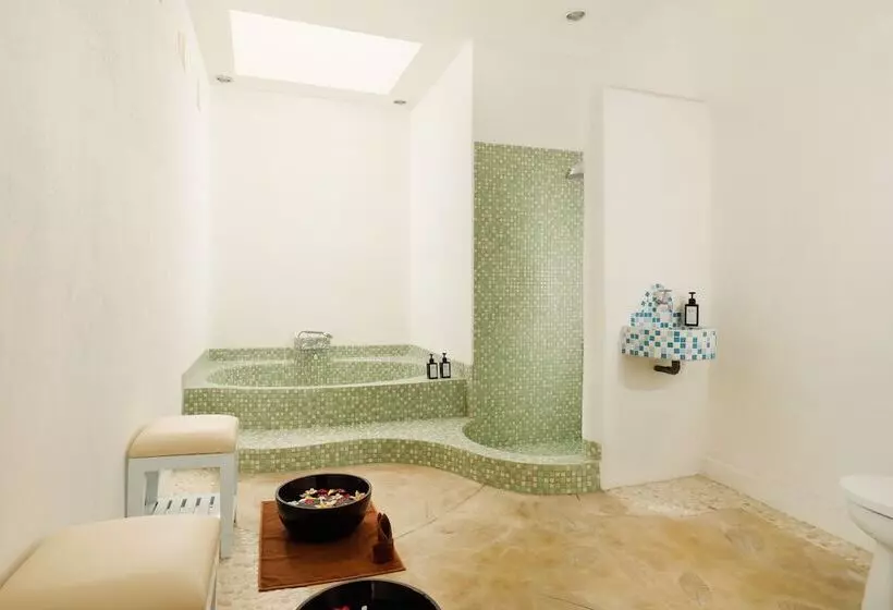 Otel Puri Tempo Doeloe