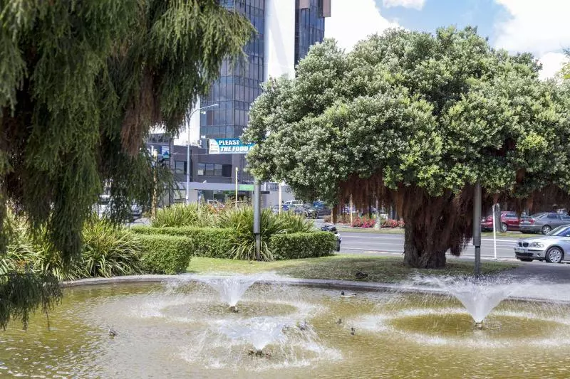 هتل Quality Suites Central Square