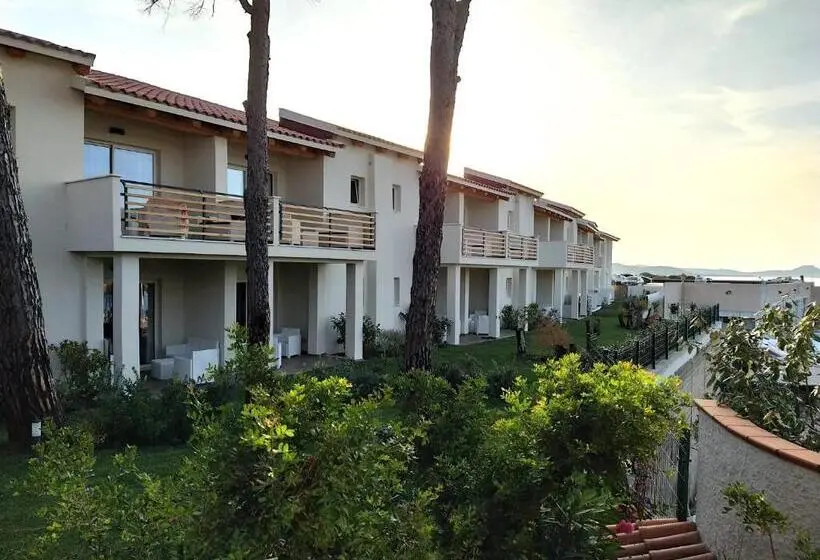 استراحتگاه Club Esse Cala Bitta