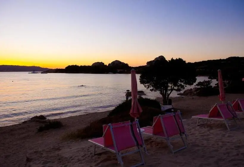 استراحتگاه Club Esse Cala Bitta