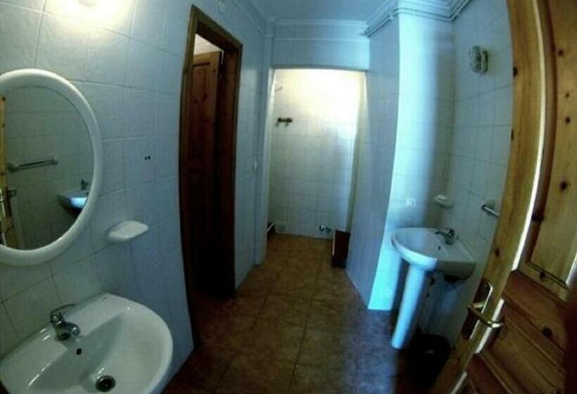 ユースホステル Alojamiento Covadonga