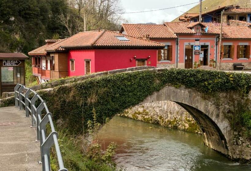 ユースホステル Alojamiento Covadonga