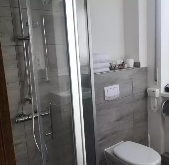 Retkeilymaja Gasthof Und Pension Zur Frischen Quelle