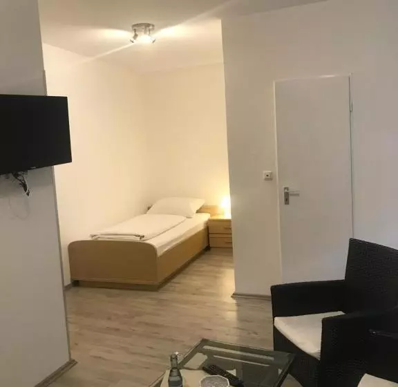 Retkeilymaja Gasthof Und Pension Zur Frischen Quelle