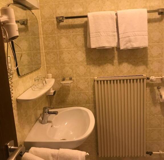 ユースホステル Gasthof Und Pension Zur Frischen Quelle