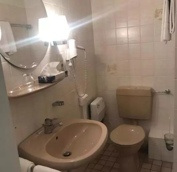 Retkeilymaja Gasthof Und Pension Zur Frischen Quelle