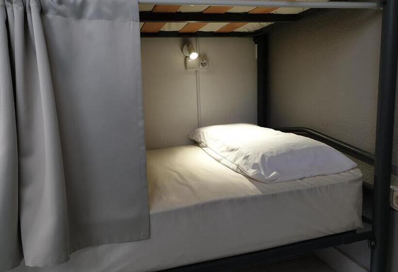 Albergue Porta Real No Bike Storage