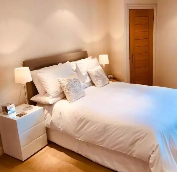 تختخواب و صبحانه College View