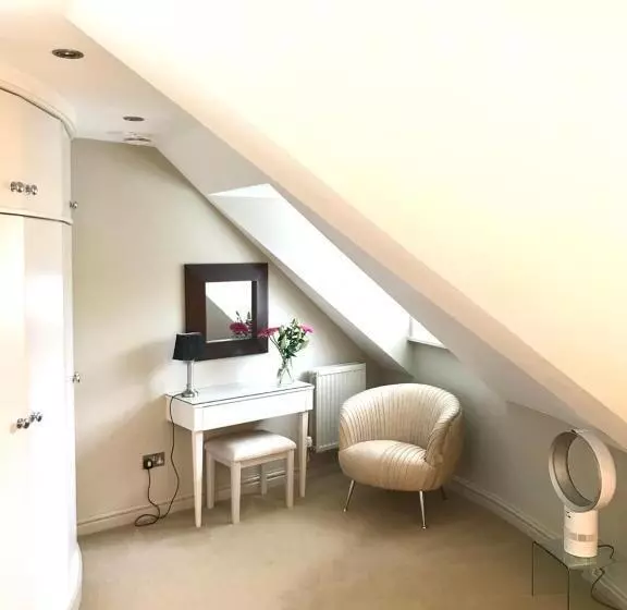 تختخواب و صبحانه College View