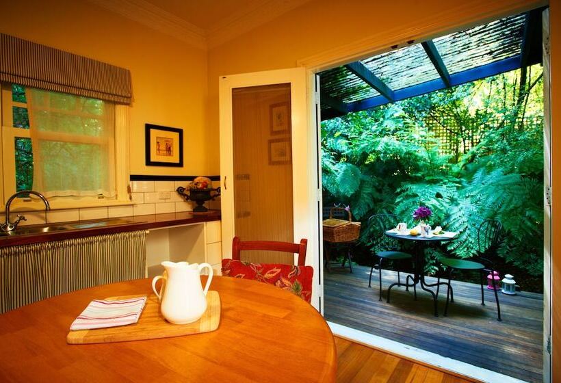 Garden Cottage At Fern Falls Cottages