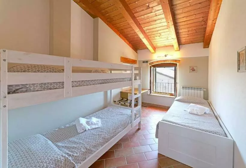 Hotelli Agriturismo Corte Albarel
