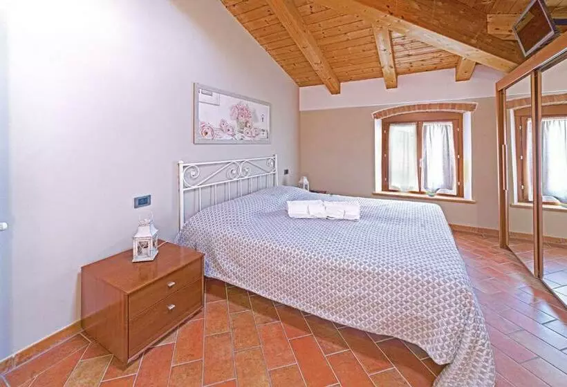Hotelli Agriturismo Corte Albarel