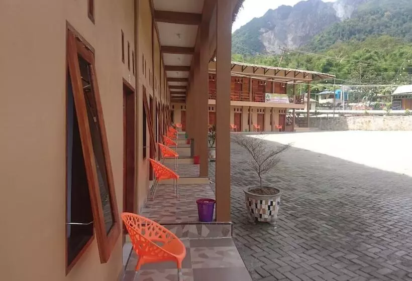 ホテル Penginapan Kamuna Garden 3