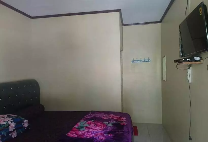 ホテル Penginapan Kamuna Garden 3