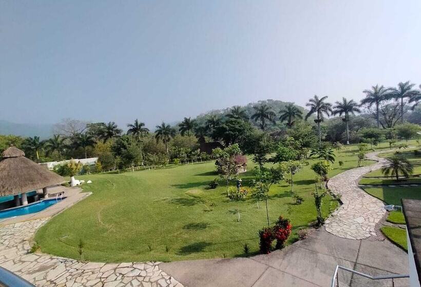 Отель Real Tamasopo