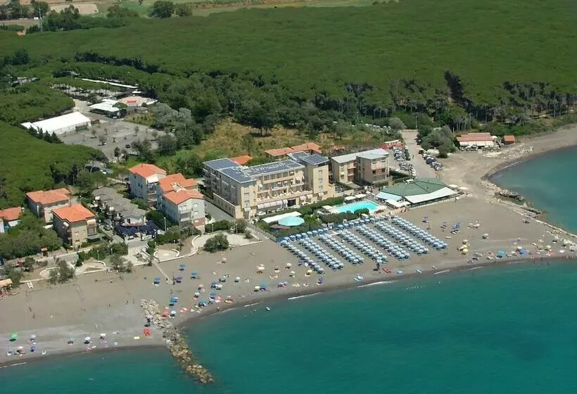 Isa Double Room In Hotel With Swimming Pool In Marina Di Cecina, Just 10 Meters From The Sea