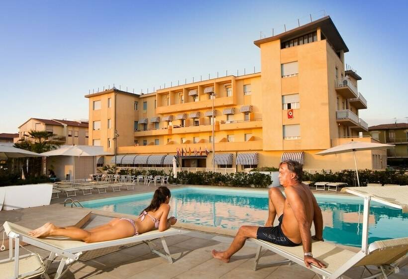 Isa Double Room In Hotel With Swimming Pool In Marina Di Cecina, Just 10 Meters From The Sea