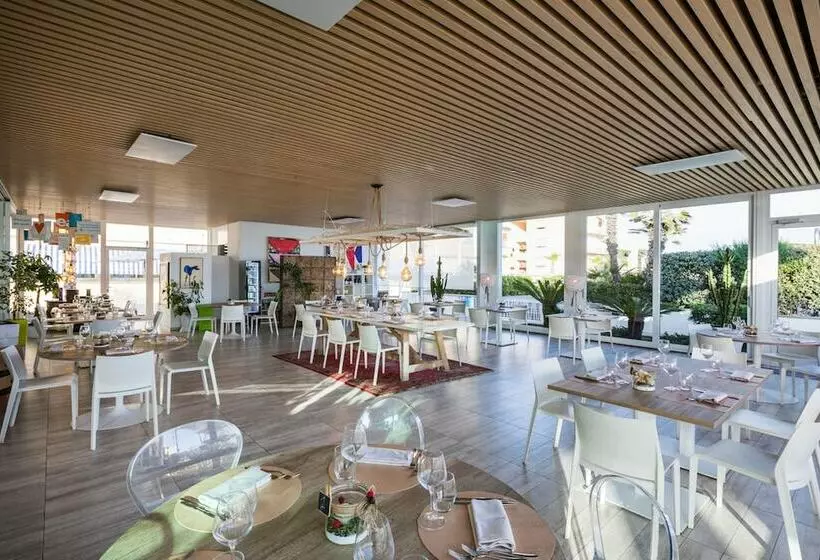 Isa Double Room In Hotel With Swimming Pool In Marina Di Cecina, Just 10 Meters From The Sea