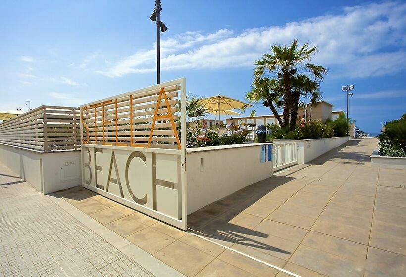 Isa Double Room In Hotel With Swimming Pool In Marina Di Cecina, Just 10 Meters From The Sea