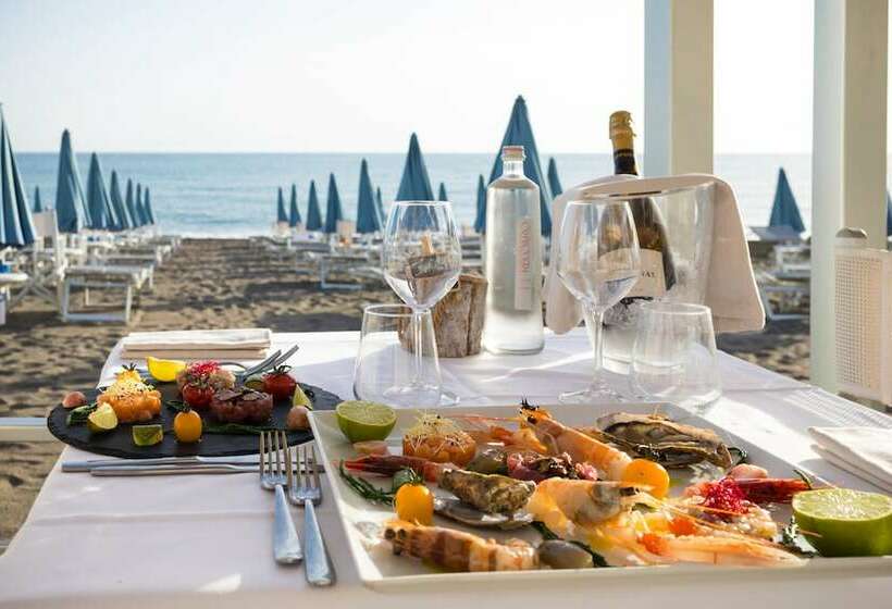 Isa Double Room In Hotel With Swimming Pool In Marina Di Cecina, Just 10 Meters From The Sea