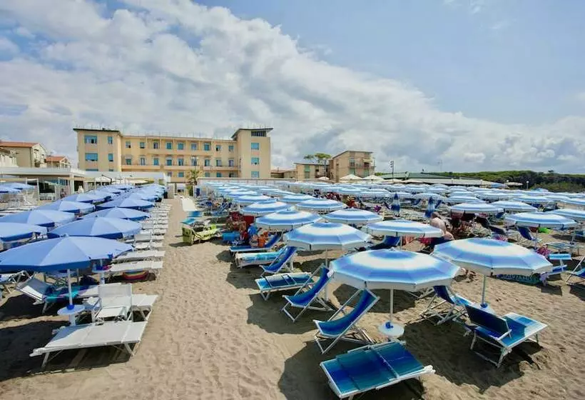 Isa Double Room In Hotel With Swimming Pool In Marina Di Cecina, Just 10 Meters From The Sea