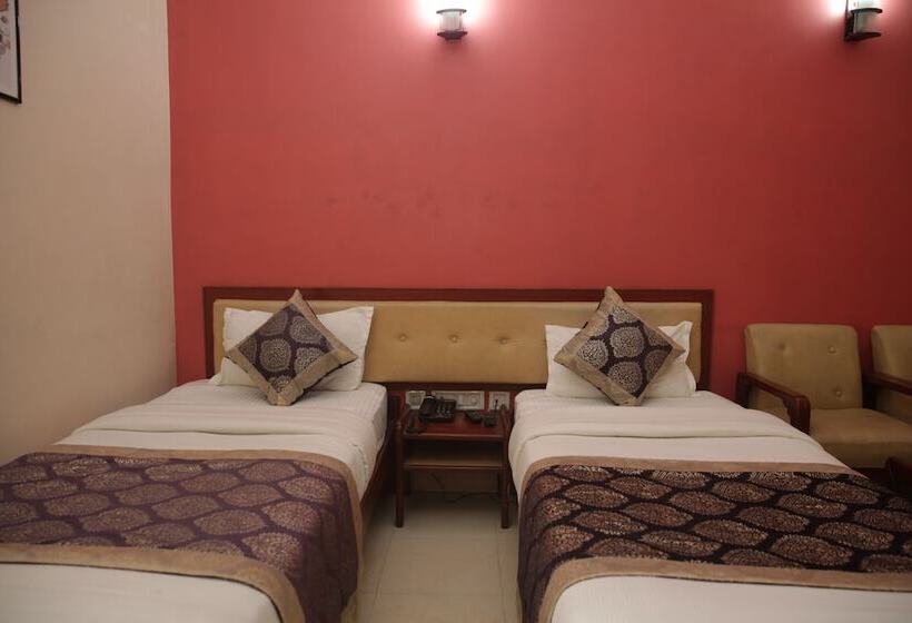 בית מלון כפרי Satkar