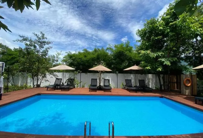 هتل The Riviera Champasak