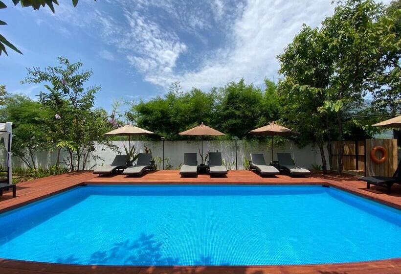 هتل The Riviera Champasak