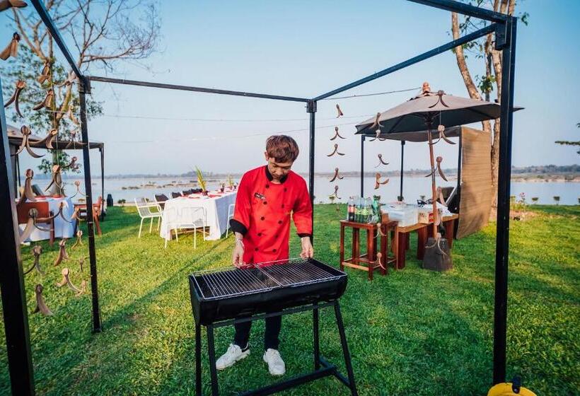 هتل The Riviera Champasak