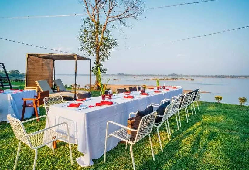 هتل The Riviera Champasak